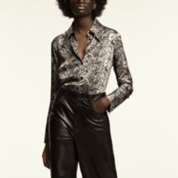 ZARA A Sexy, satiny, silky, snake print statement shirt with collar & cuffs ❣️ - Picture 6 of 8